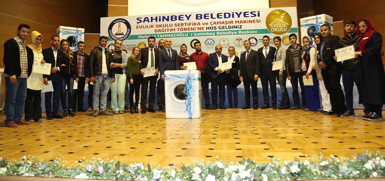 �Evlilik Okulu�na Kat�ld�lar �ama��r Makinesini Ald�lar