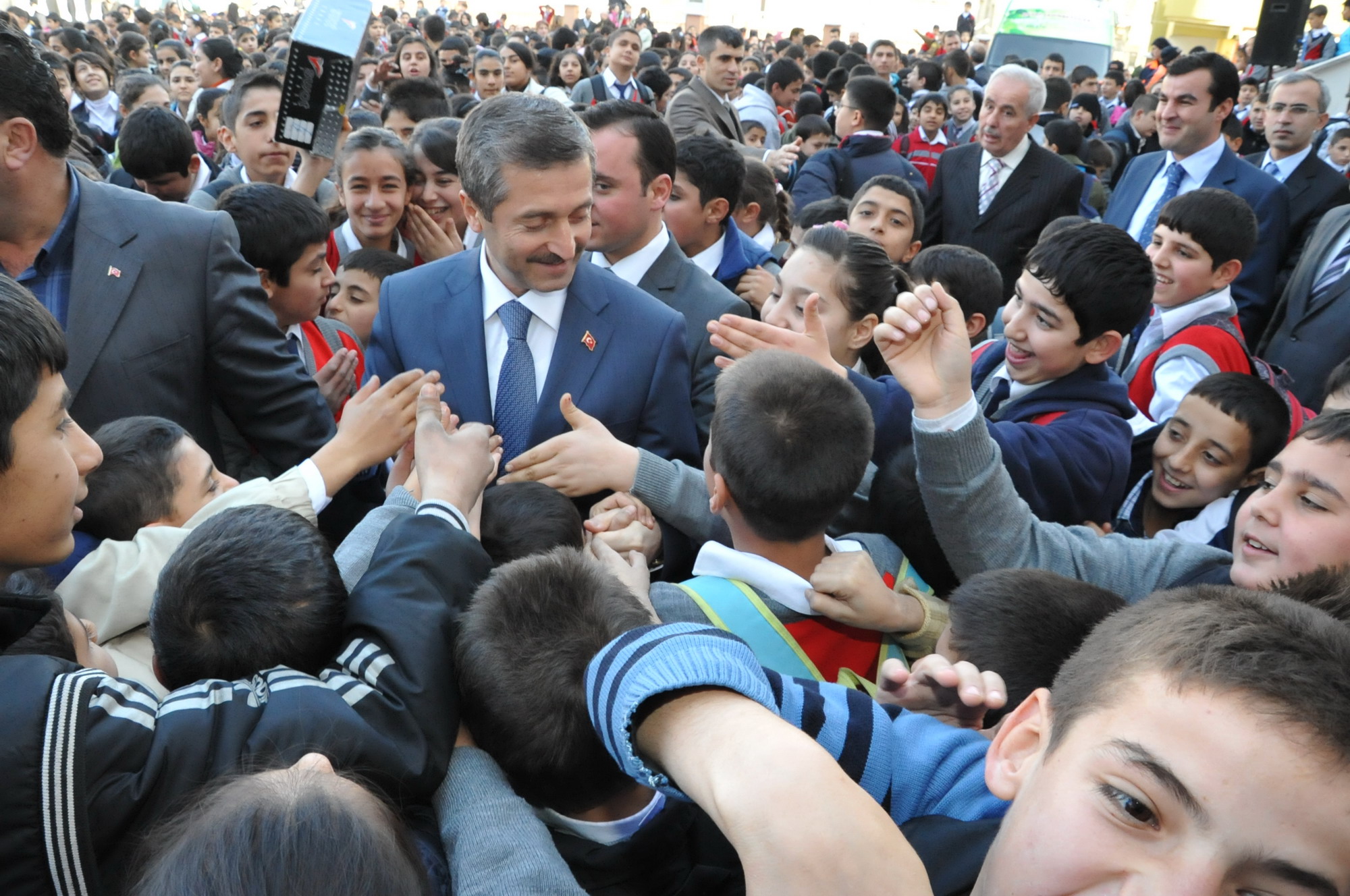ahinbeyden Okullara Destek Devam Ediyor