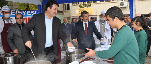 Ba�kan Tahmazo�lu, Mezun Oldu�u Lisede ��rencilere A�ure �kram� Yapt�