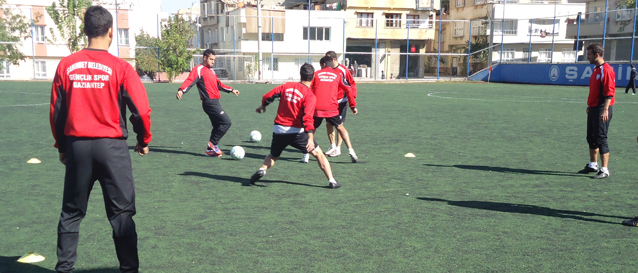 �ahinbey Belediye Futbol Tak�m� Elaz�� Spor Ma�� Haz�rl�klar�n� S�rd�r�yor