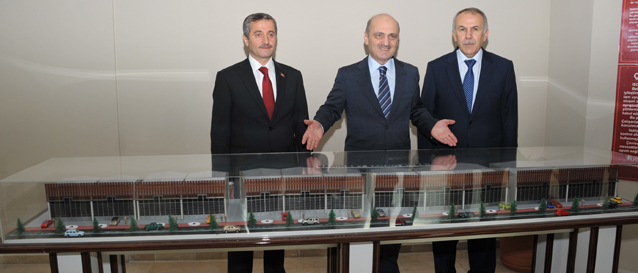 Bakan Erdo�an Bayraktar, �ahinbey Belediyesi�ni Ziyaret Etti