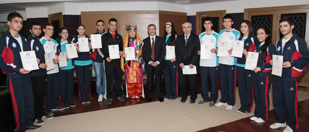 l Birincisi ahinbeyli Folklorcular Bakan Tahmazolunu Ziyaret Etti