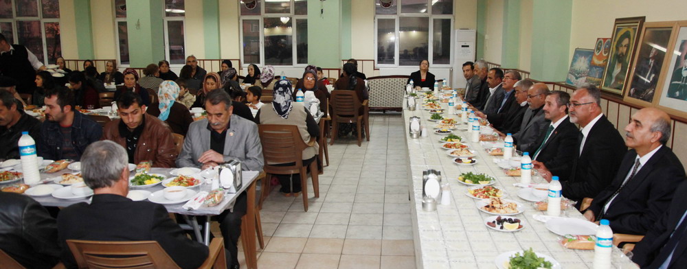 Bakanmz, Cem Evinde ftar Yemei Verdi Aile Ziyareti Yapt