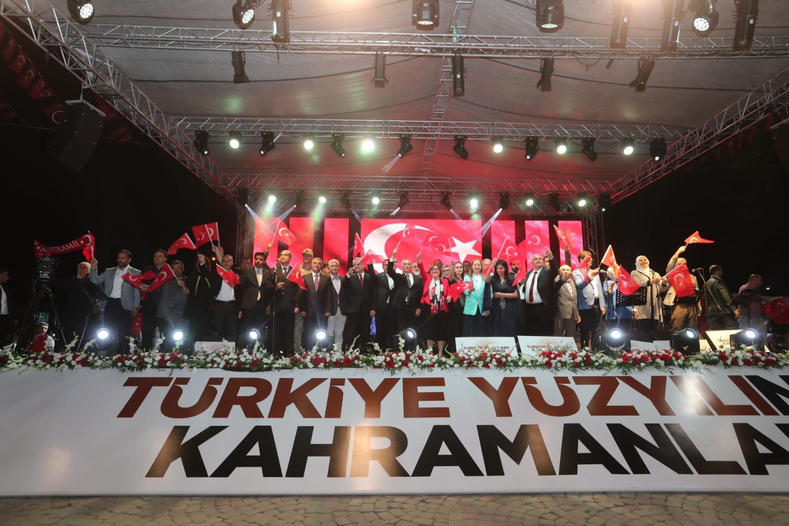 Bakanmz "Aziz Milletimiz Hainlerin Hesaplarn Bozdu"
