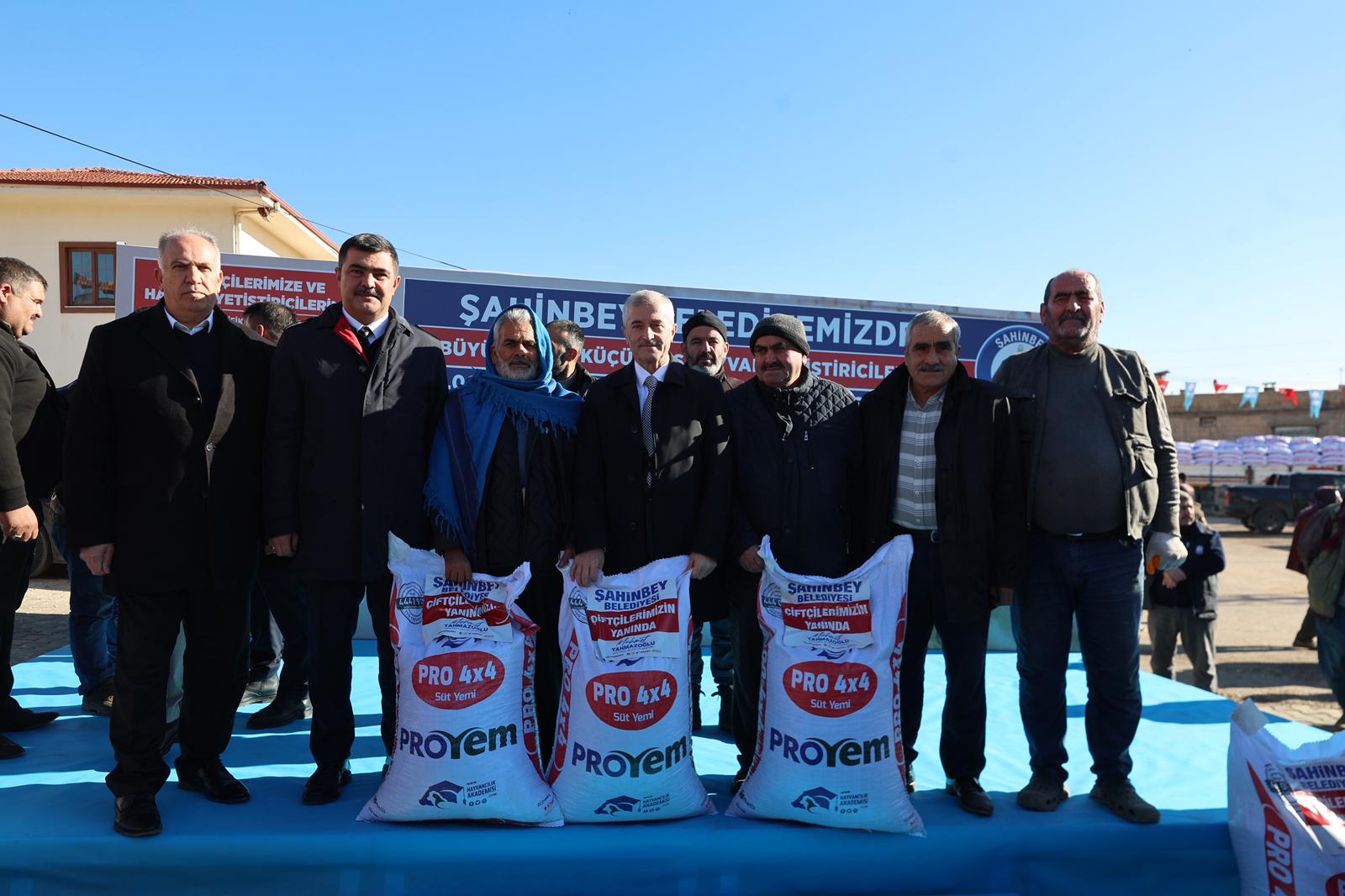 Belediyemiz Yem Deste�i Devam Ediyor