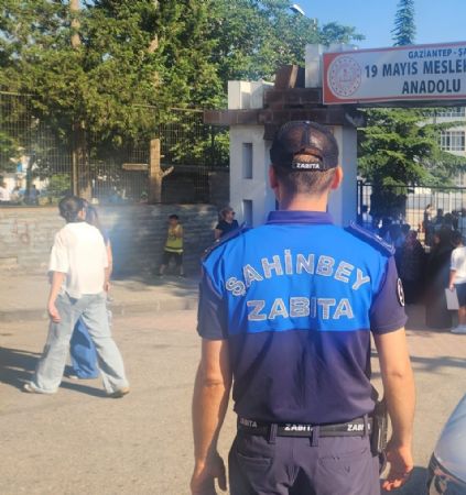 �ahinbey Zab�ta Ekipleri LGS�de ��rencilerin Yan�nda Oldu