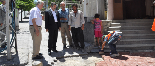Ba�kan Tahmazo�lu, "Kald�r�m ve Yol Yenileme �al��malar�m�z Devam Ediyor"