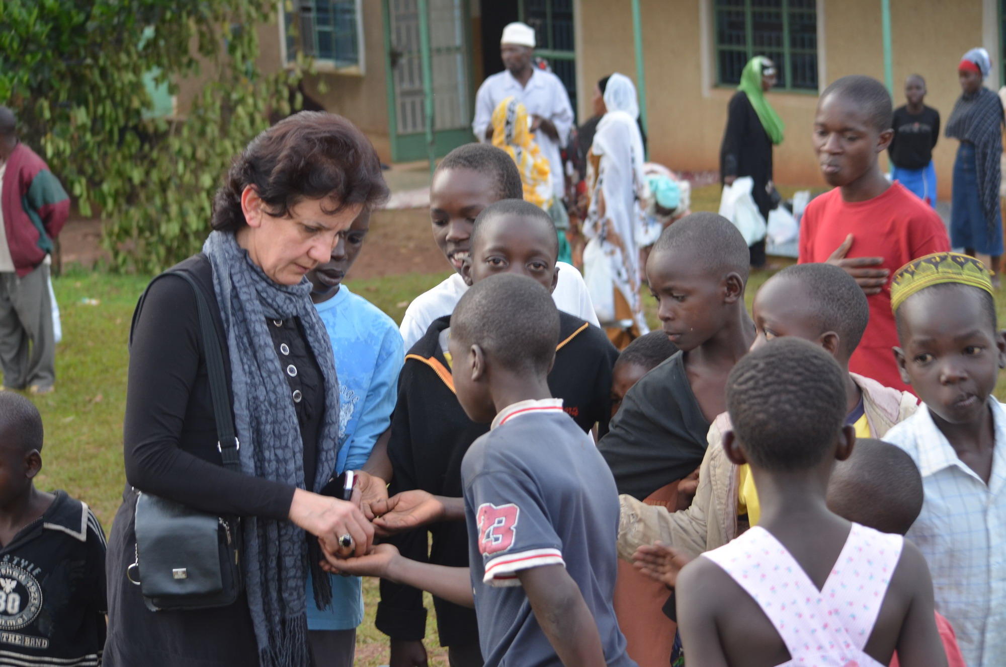 ahinbeyden Ugandaya efkat Eli