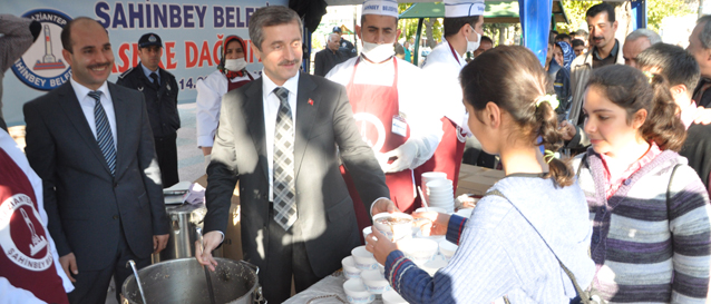 �ahinbey Belediyesi Muharrem Ay�nda 150 Bin Ki�iye A�ure �kram� Yapacak