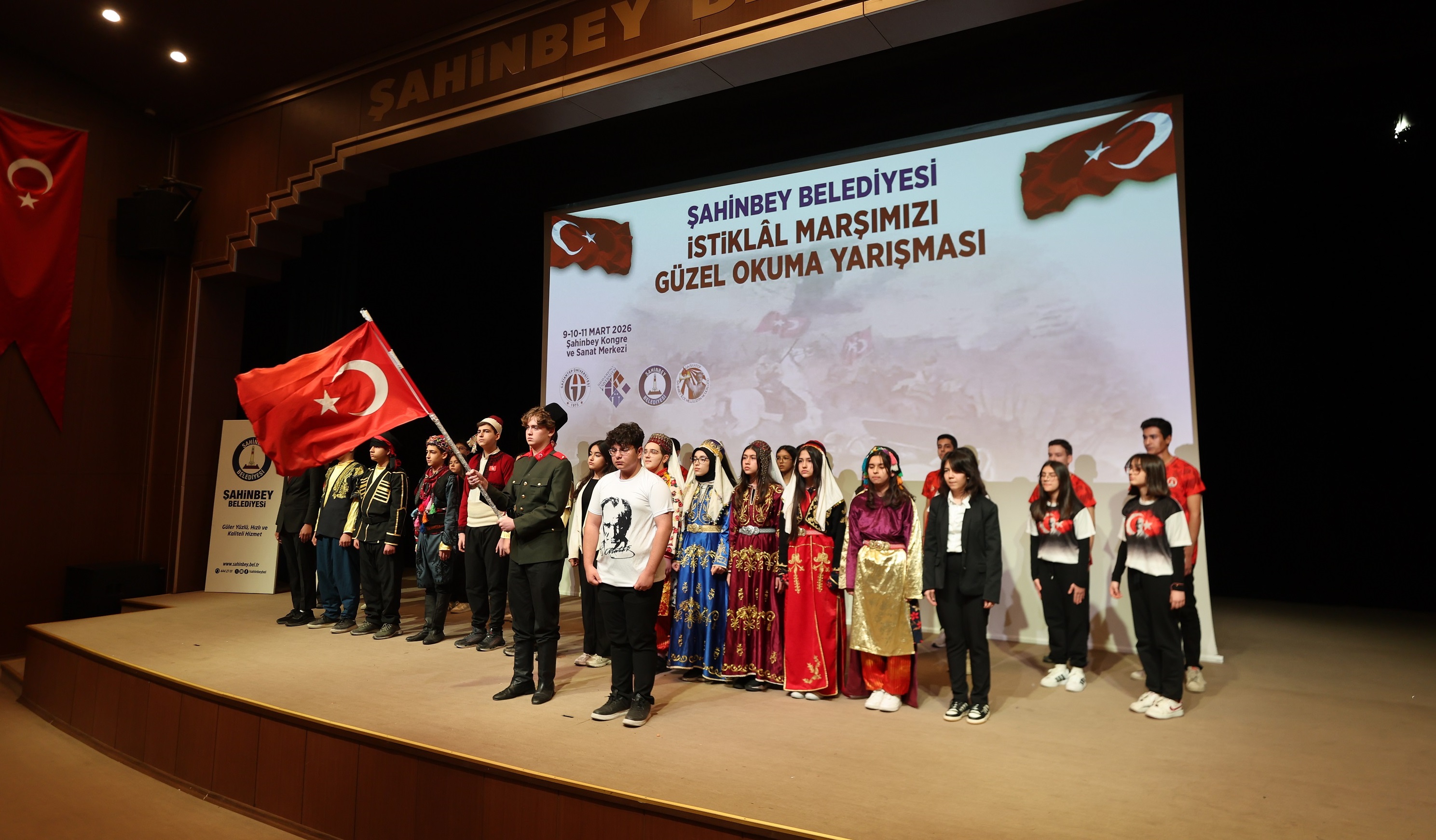 �ahinbeyli ��renciler �stiklal Mar��n� En G�zel Okumak ��in Yar��t�