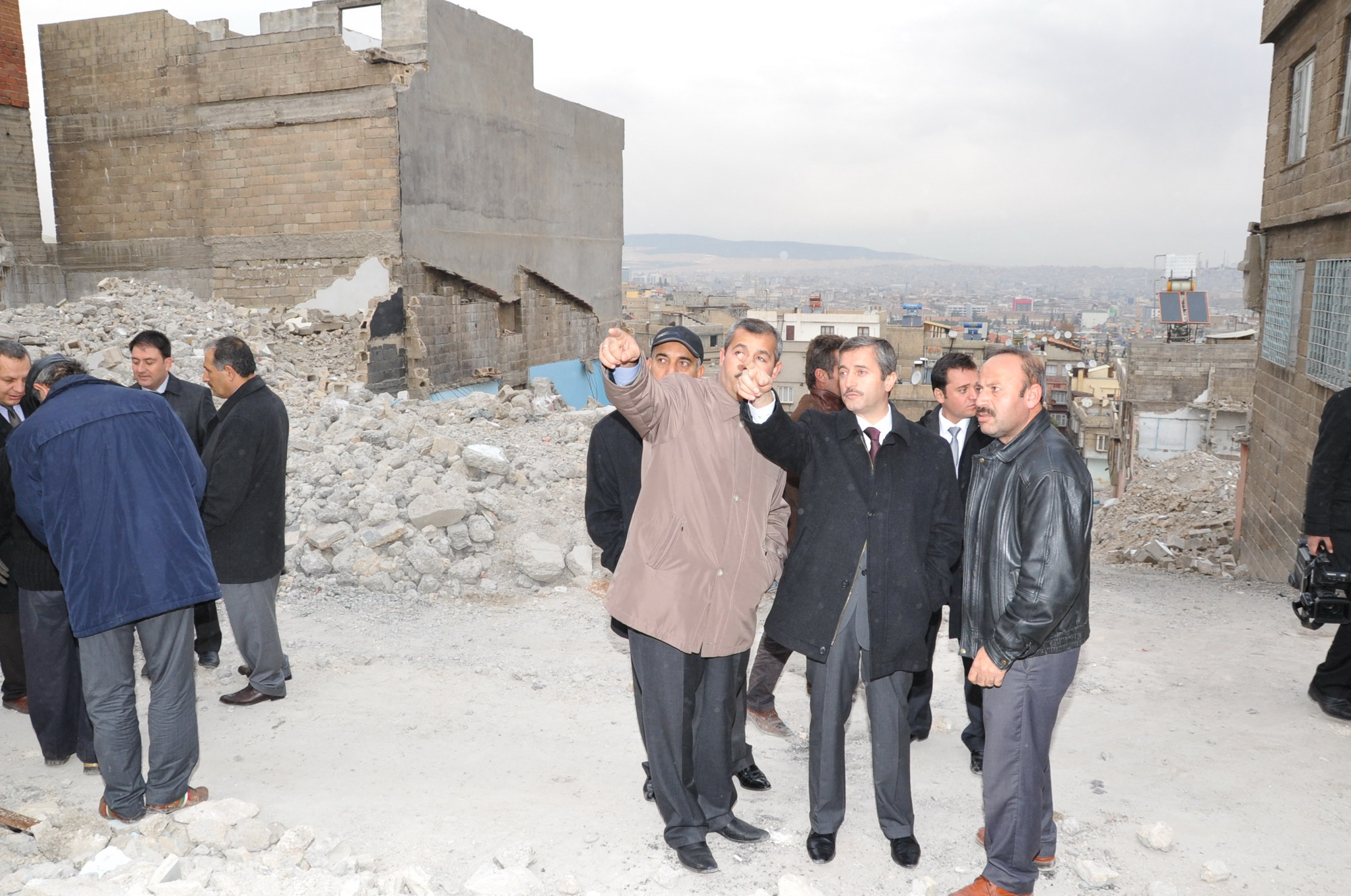 Bakan Tahmazolu almalar Yerinde Gezdi