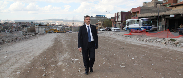 Ba�kan Tahmazo�lu, "�zdemirbey Caddesi 6 �eritli Yol Oluyor"