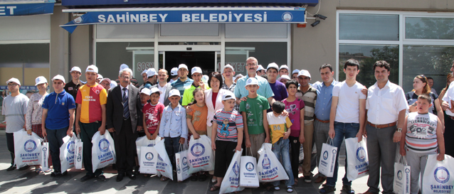 �ahinbey Belediyesi Sosyal Marketten ��rencilere Karne Hediyesi