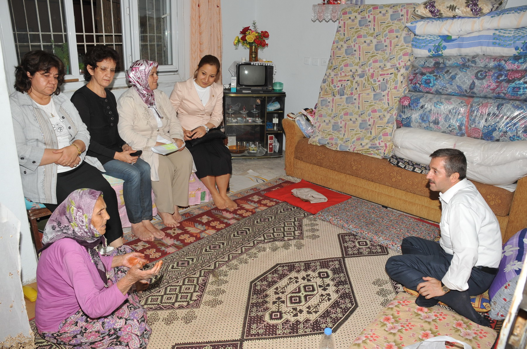 Bakan Tahmazolu Gece Aile Ziyaretlerini Srdryor