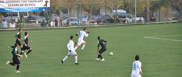 �ahinbey Belediye Futbol Tak�m�, �ehitkamil Sporu 5-1 Yendi