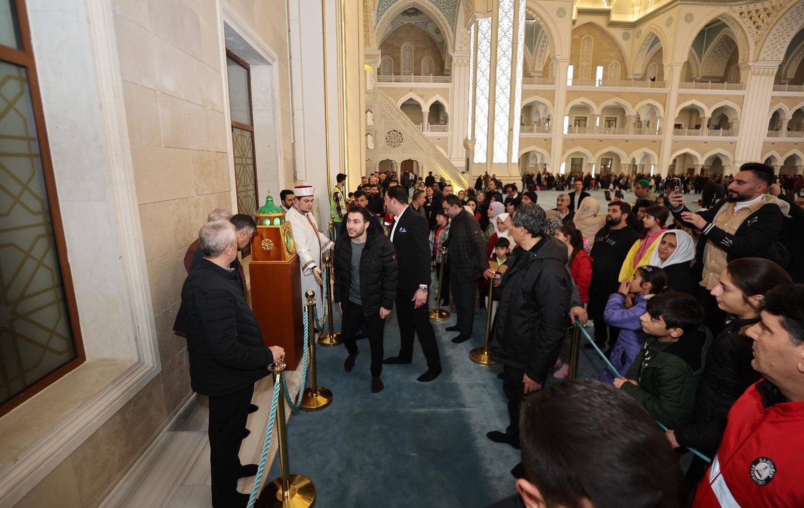 Kadir Gecesi�nde �ahinbey Millet Cami Doldu Ta�t�