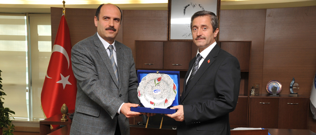 Bakan Tahmazoluna Kimse Yokmudan Teekkr Plaketi