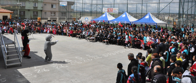 Ba�kan Tahmazo�lu, Okullarda D�zenlenen �ocuk �enli�ine Kat�ld�