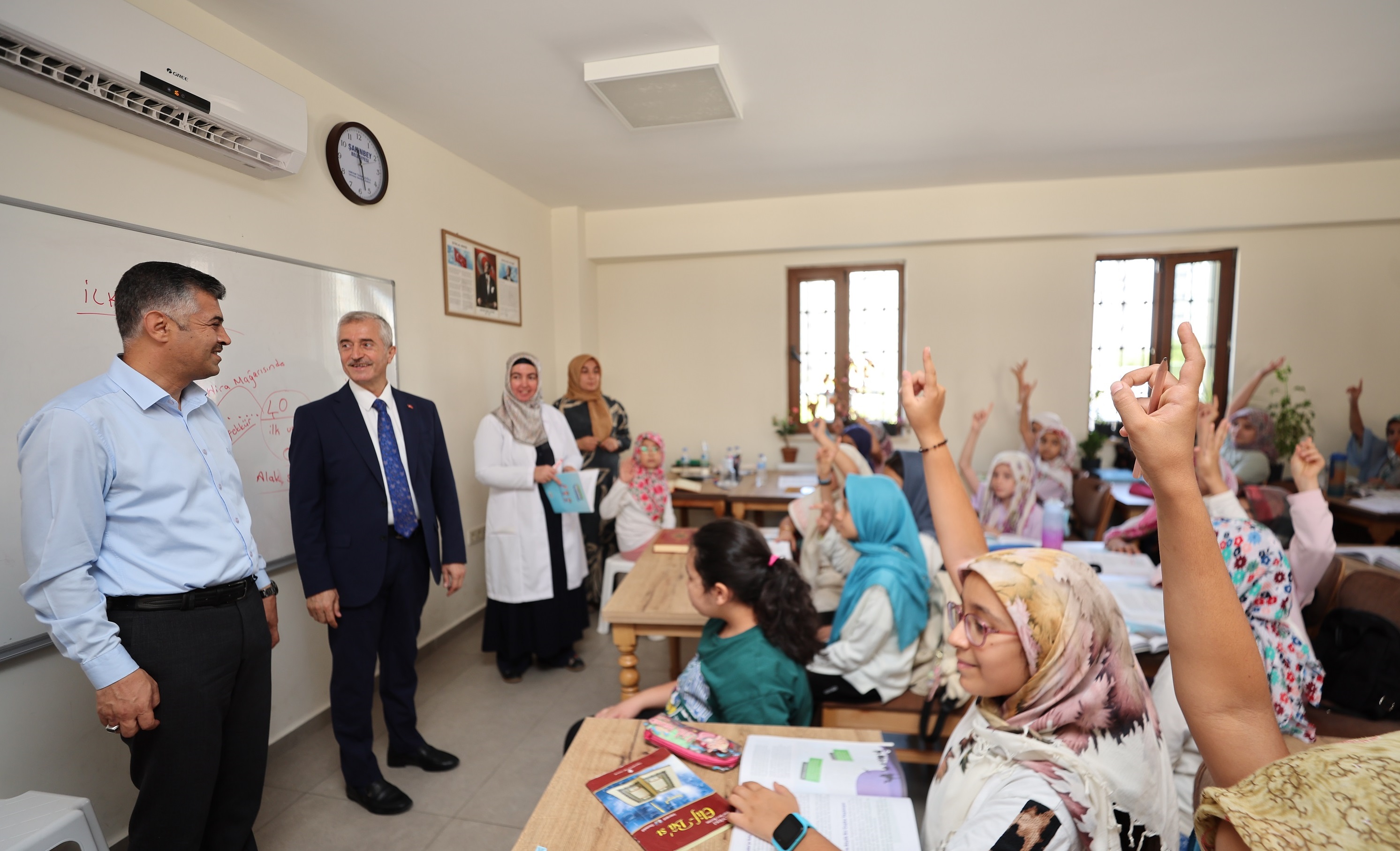 Bakanmz ahinbey Millet Cami Ve Klliyesini Ziyaret Etti