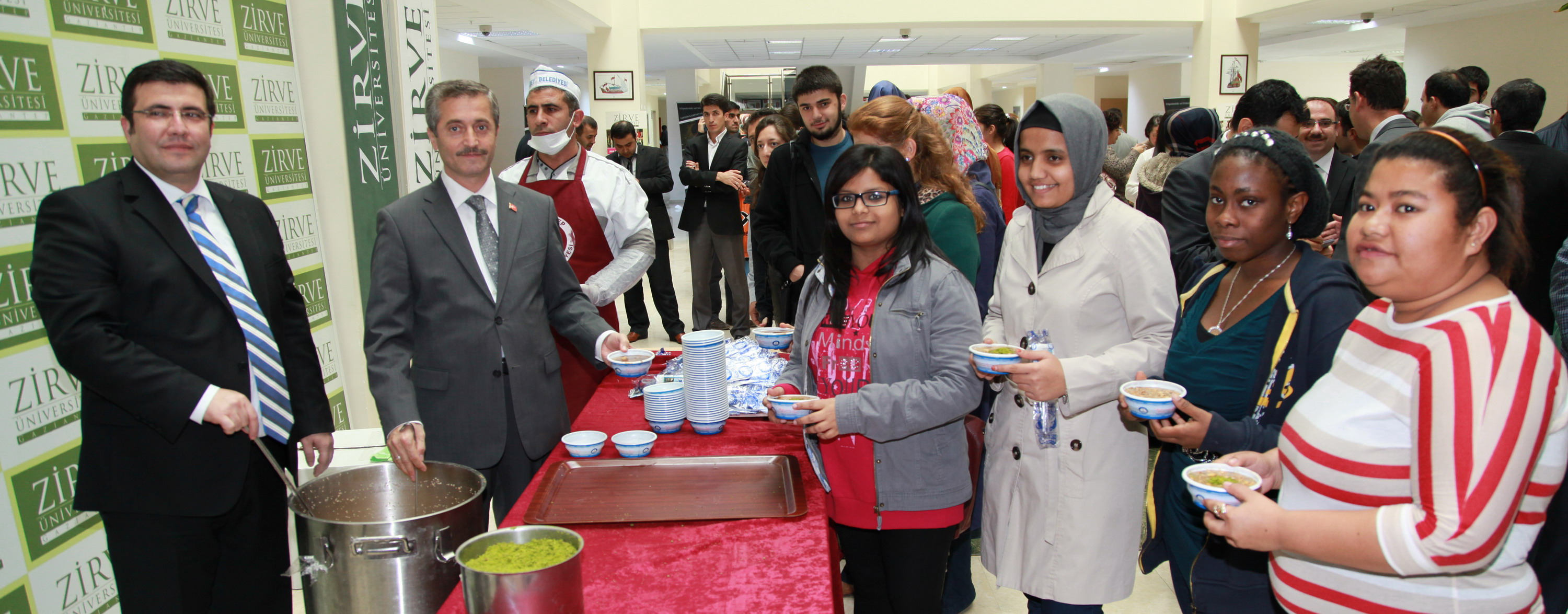 Zirve niversitesi rencilerine Aure kram