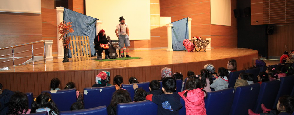 ahinbey Belediyesinden rencilere cretsiz Tiyatro Gsterisi
