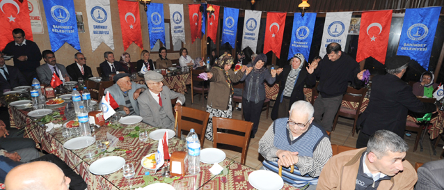 Bakan Tahmazolu, Huzurevi Sakinleriyle Bulutu