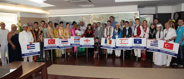 Yabanc� Folklorculardan Ba�kan Tahmazo�lu�na Ziyaret