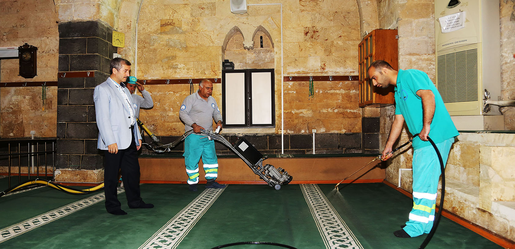 ahinbeyde Cami Temizlikleri Devam Ediyor