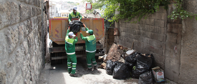 �ahinbey Belediyesi Temizlik Ekipleri ��p Evi Temizledi