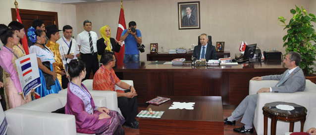 Yabanc� Folklorcular, Vali Ata �le Ba�kan G�zelbeyi Ziyaret Etti