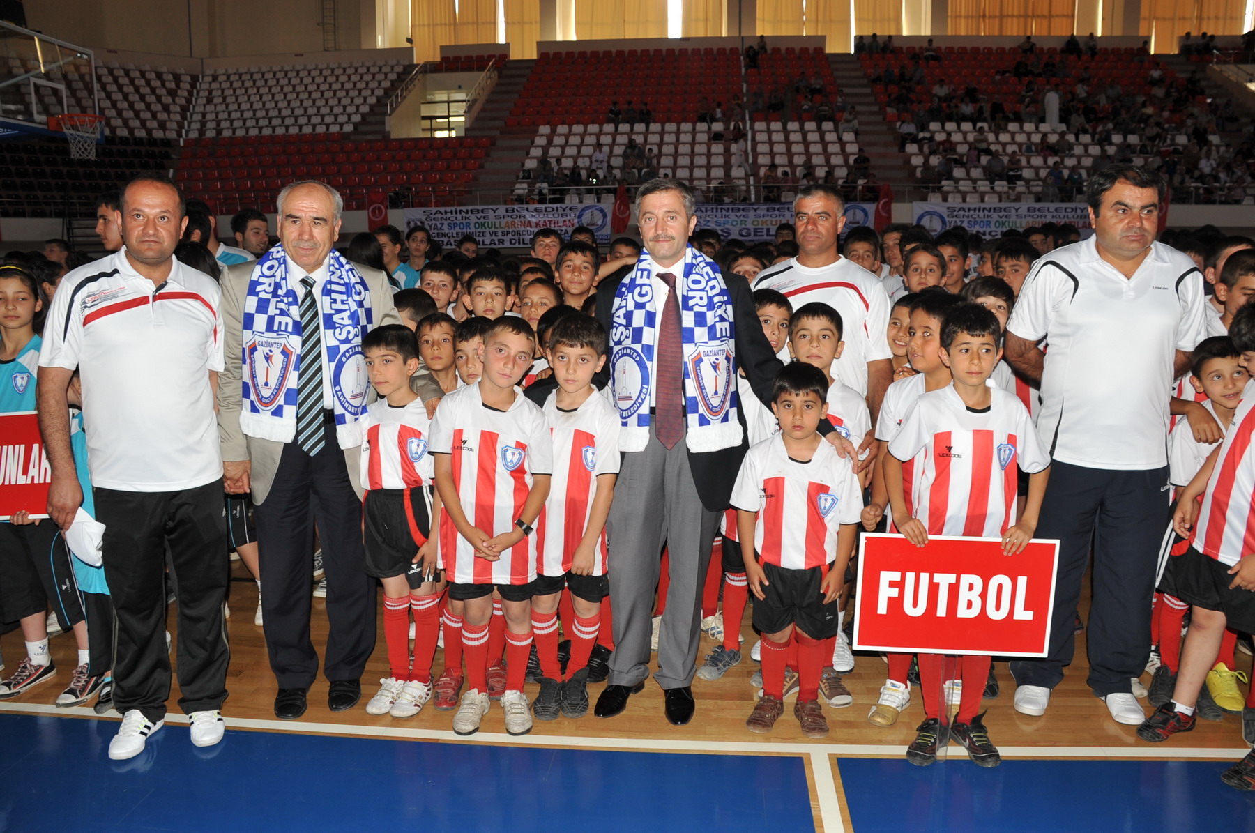 ahinbey Yaz Spor Okulunda 1600 Kii Spor Yapyor