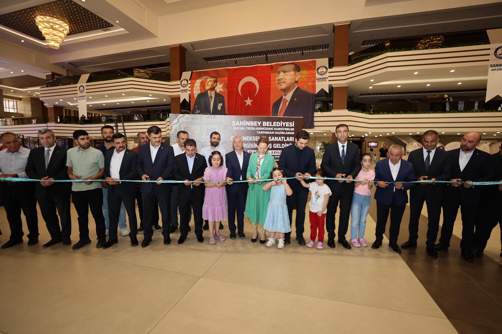 Belediyemiz Yaz Okulu Kursiyerlerinin El Emei Sergisi Ald