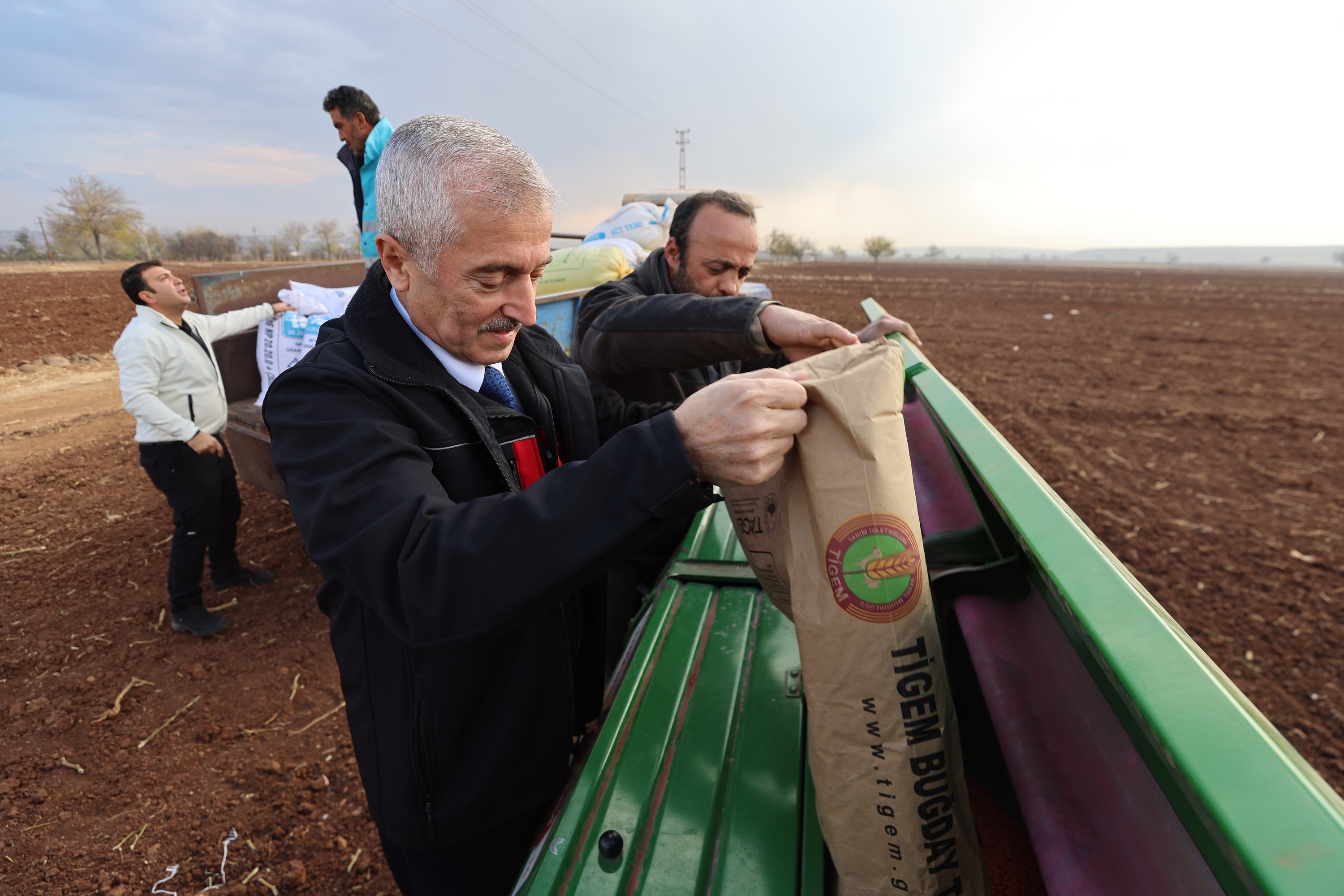 Bakanmz Datt Tohumlar iftilerle Ekti