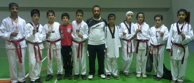 ahinbey Belediye Genlik Tekvando Takm 4 Madalya Birden Ald