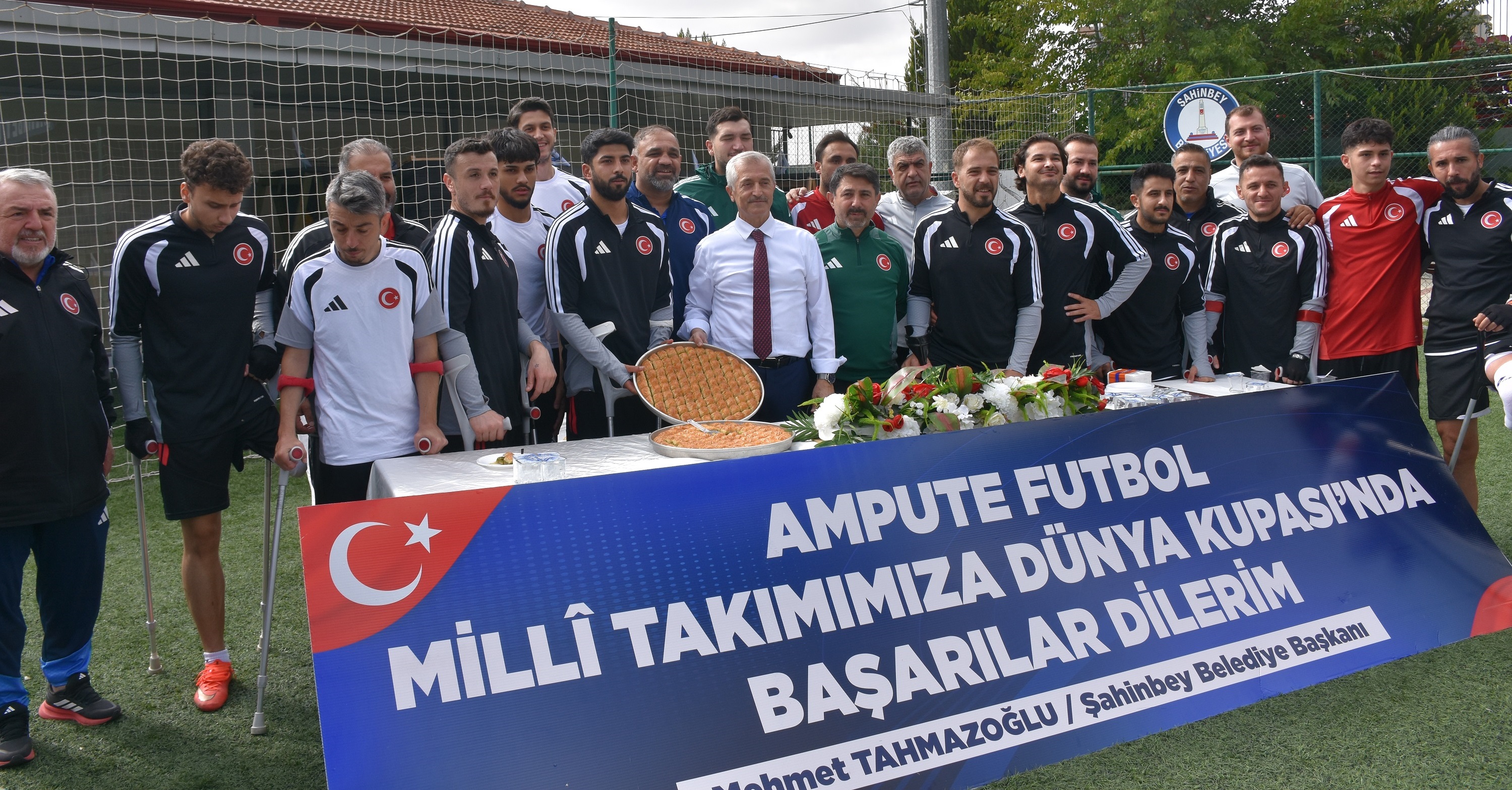 Belediyemiz Ampute Milli Tak�m�n� A��rl�yor
