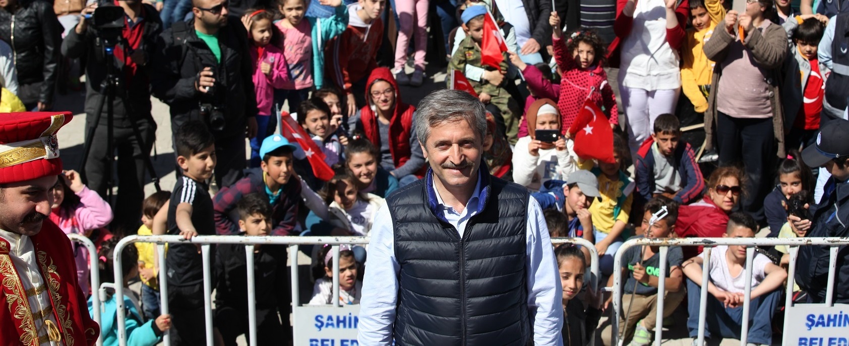 �ahinbey Belediyesi U�urtmalar�yla G�ky�z�n� Renklendirdi