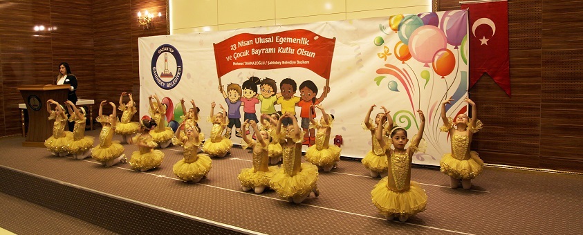 Minik ��renciler 23 Nisan�� Kutlad�