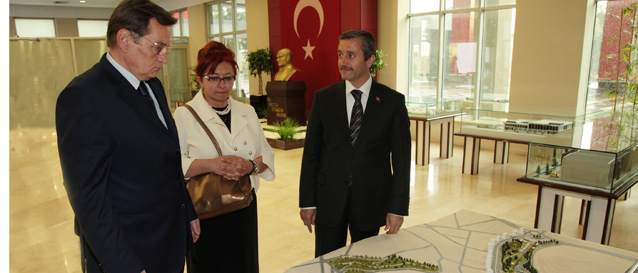 Bosna Eski Cumhurba�kan� Silajdzic, �ahinbey�in �al��malar�na Hayran Kald�