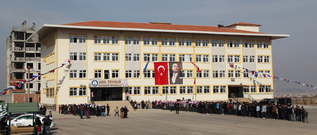 �ahinbey Belediyesi�nin Yapt��� Okul Bakanlar�n Kat�l�m�yla A��lacak