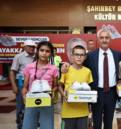 Belediyemizden rencilere 1 Milyon 438 Bin Spor Ayakkabs Hediye