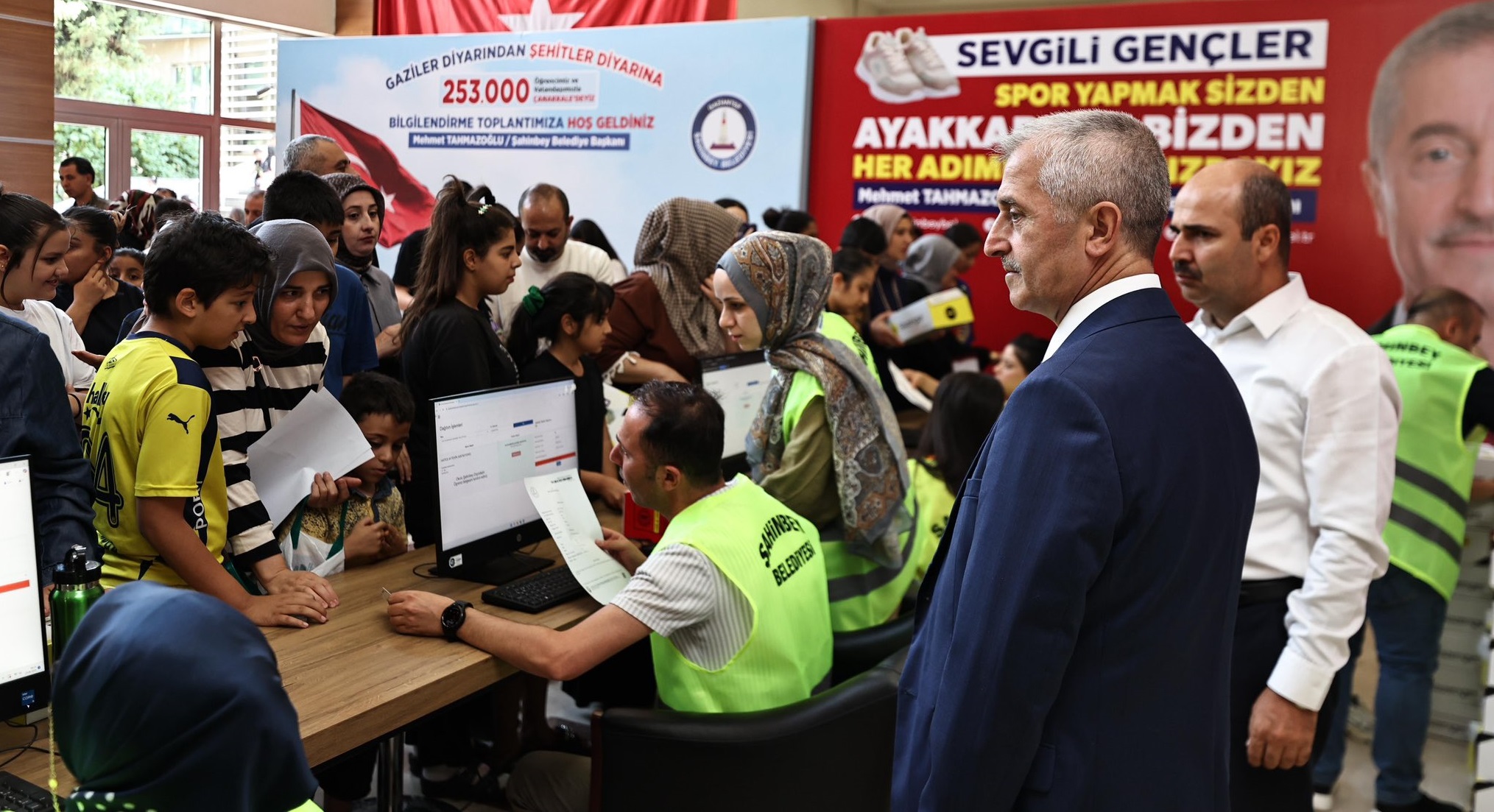 Belediyemizden rencilere Karne Hediyesi