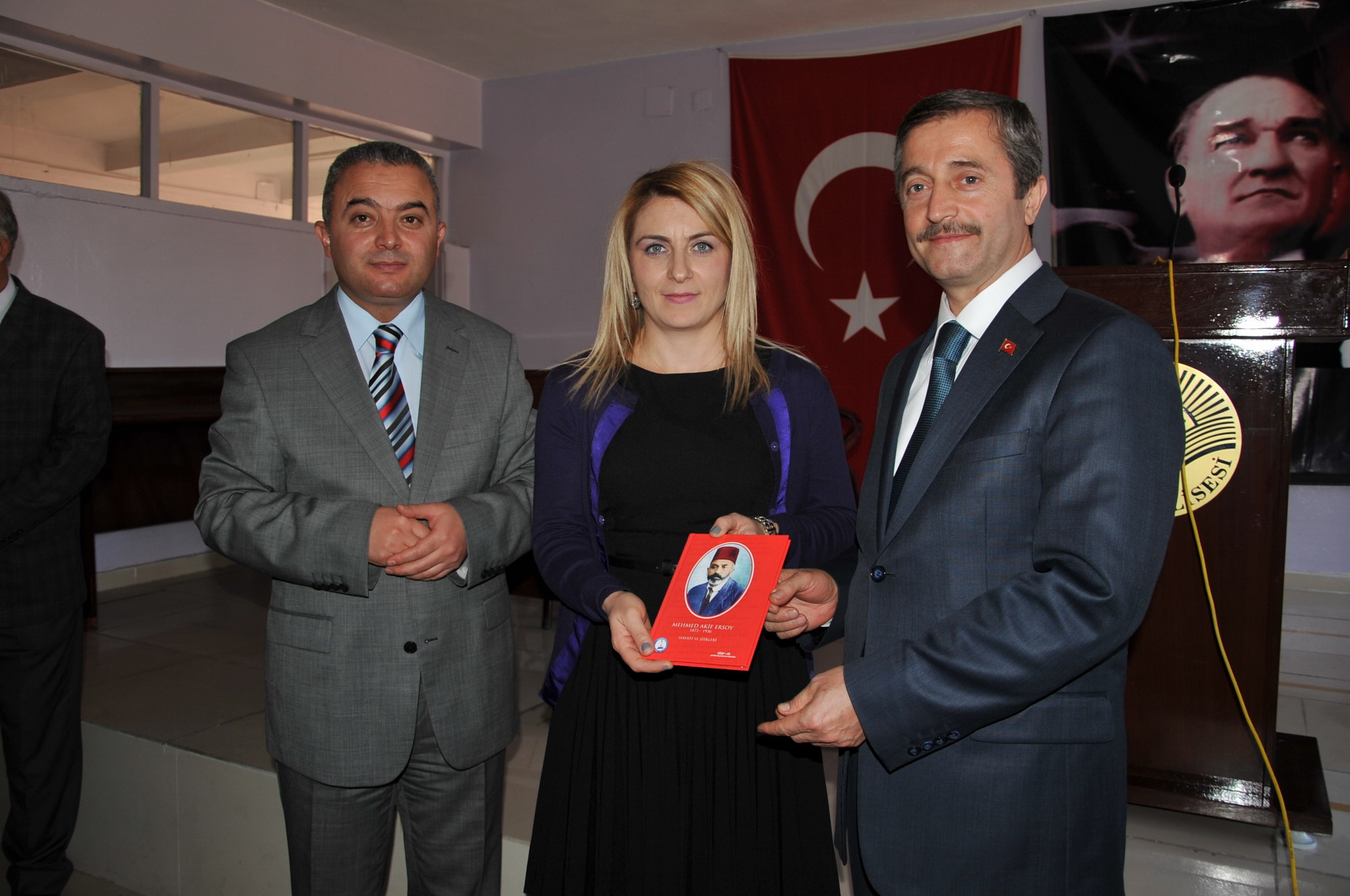 ahinbey Belediyesi retmenlere Kitap Hediye Etti