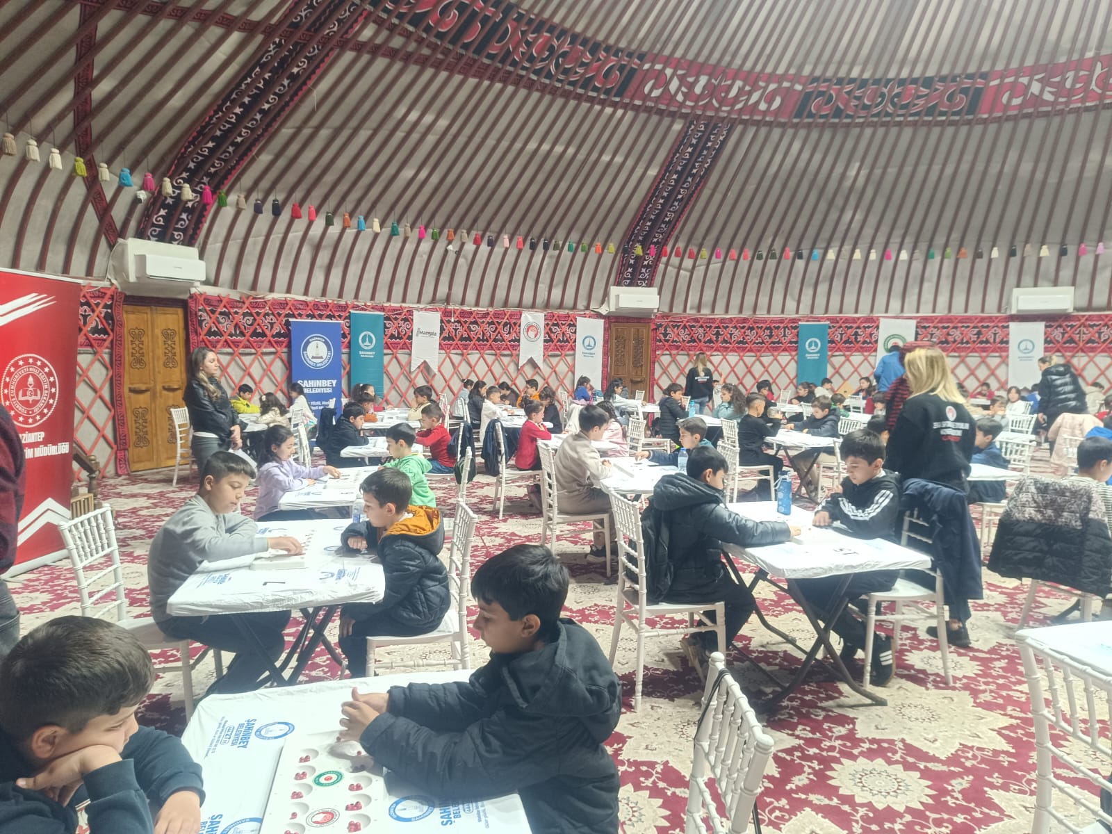 �ocuklar 23 Nisan�� �ahinbey�de Kutlad�