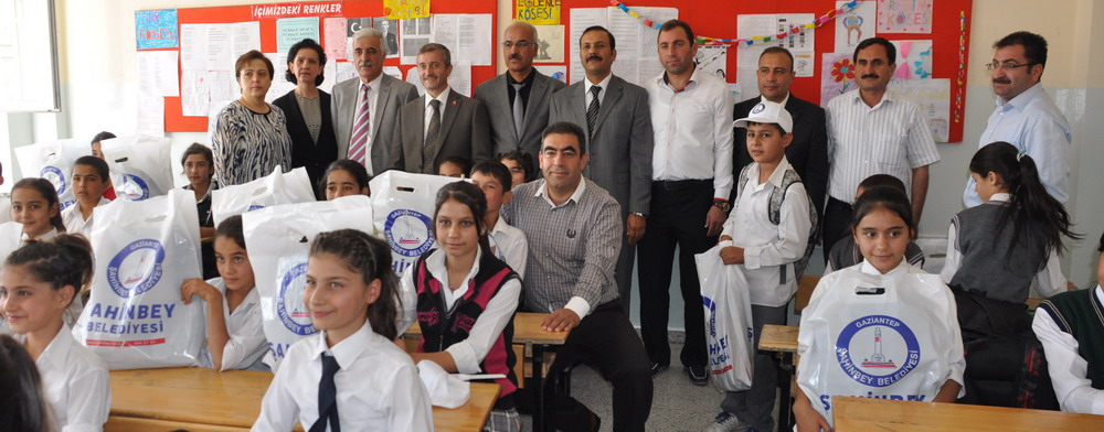 ahinbey Belediyesinden 20 Bin renciye anta Ve Krtasiye Yardm