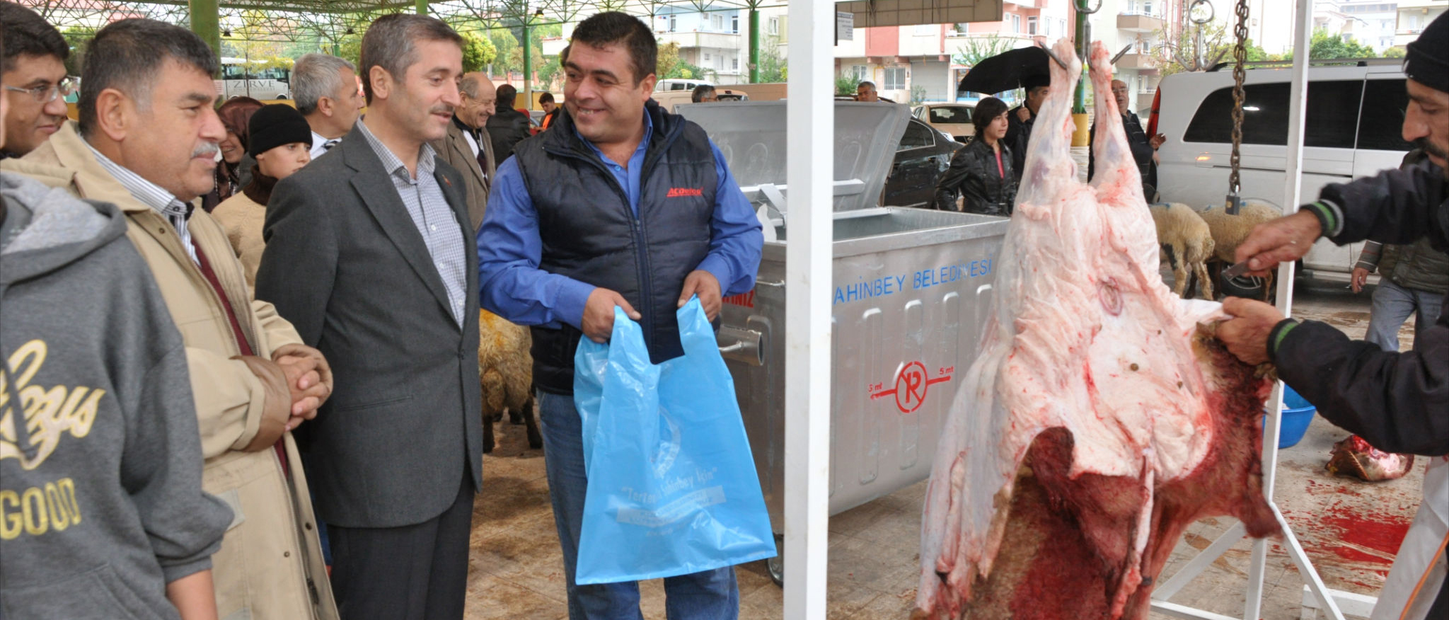 Bakanmz, Vatandalarla Bayramlat Kurban Kesim Yerlerini Ziyaret Etti