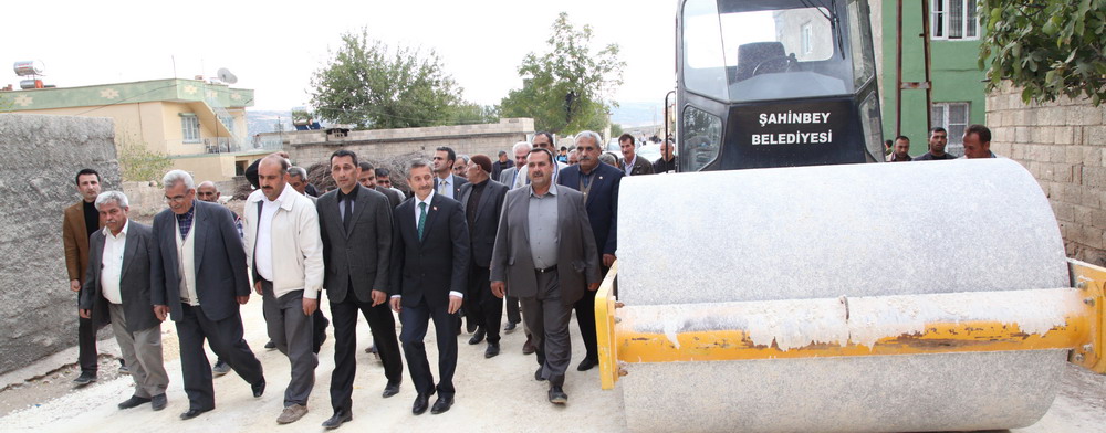 ahinbey Belediyesi Yavuzeli lesinde Asfalt ve Kilitta almas Yapt