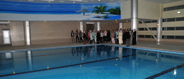 Han�mlar Y�zme Havuzu Spor ve K�lt�r Merkezine Hayran Kald�lar