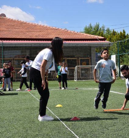 D�nya �ocuk Atletizm G�n��nde 200 �ocuk Sporla Bulu�tu
