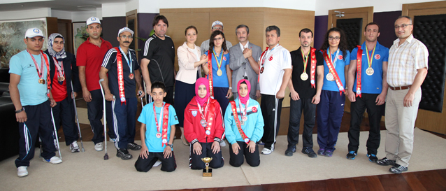 ahinbey Belediyesi Baarl Sporcular 87 Cumhuriyet Altn le dllendirdi