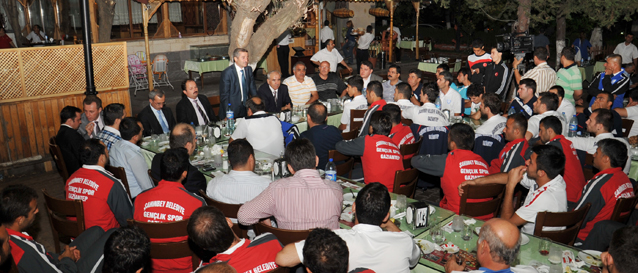 Ba�kan Tahmazo�lu, Sezon A��l���nda Sporcularla Biraraya Geldi